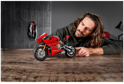 Конструктор LEGO Technic 42107 Ducati Panigale V4 R