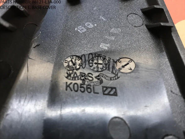 Облицовка зеркала левого SYM JOYMAX 300i
